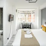 New Sleek & Modern Studio In The Heart Of Chelsea